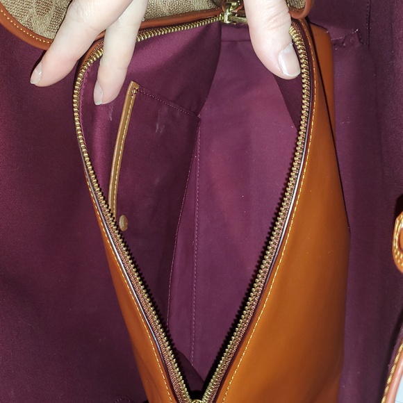 Like NEW Coach Hadley Hobo Bag In Signature Canvas - Picture 14 of 15